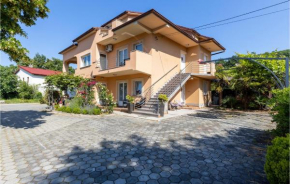 Stunning Apartment In Spincici With Wifi